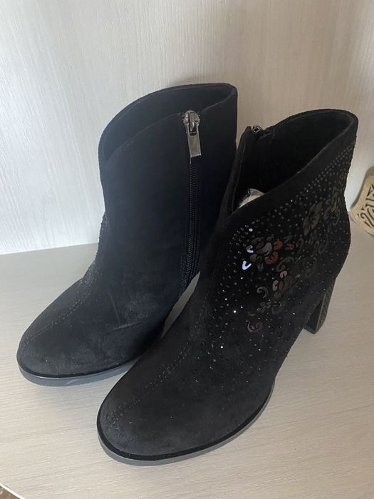 Продам  замшевые батильоны