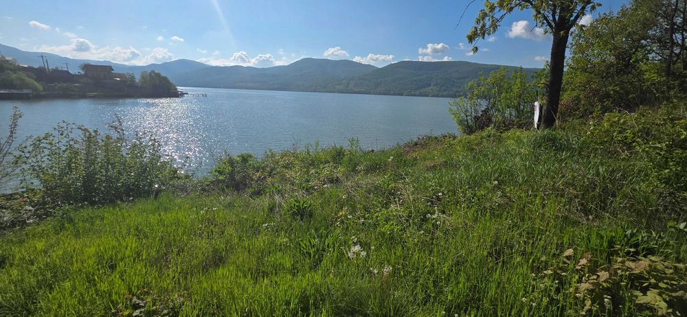 Vând teren cu ieșire la Dunăre în Clisura Dunării - Eșelnița