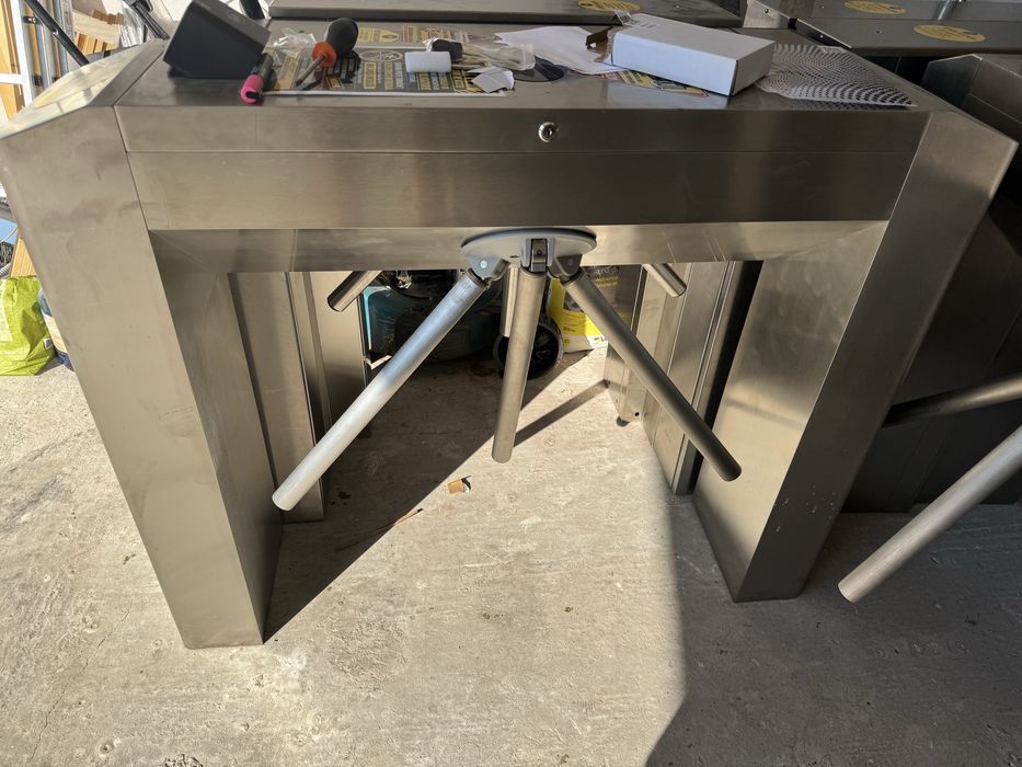 Turnicheti control acces