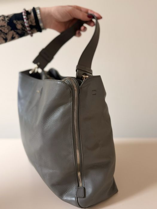 Стилна и практична дамска чанта Furla