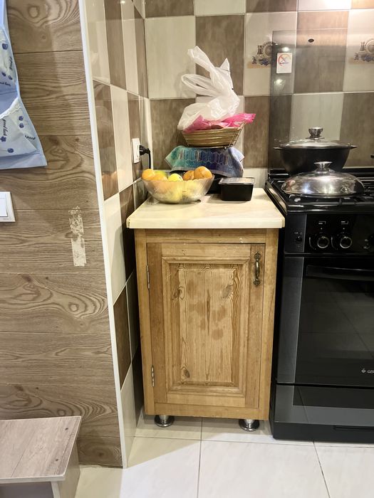 Продается куханный гарнитур. (Дерево)