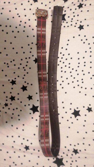 Vând curea Burberry