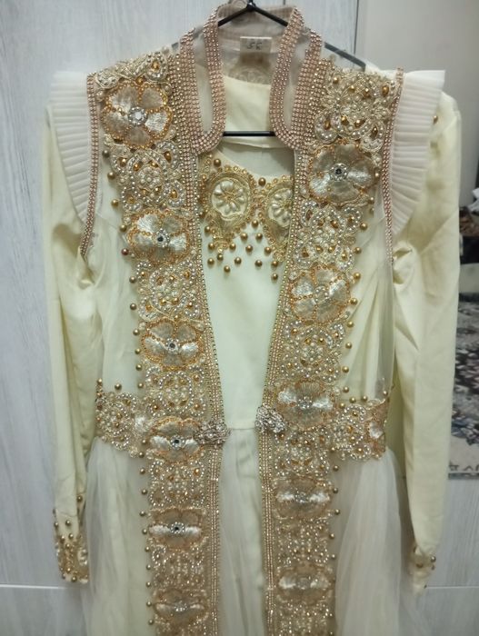 Kelinlik ansambli rosa chiroyli madel troyka