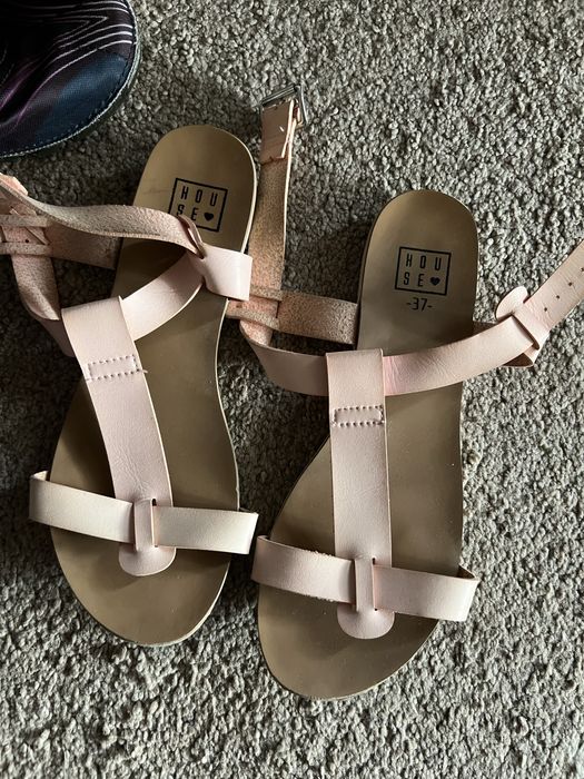 Маратонки Nike и Adidas