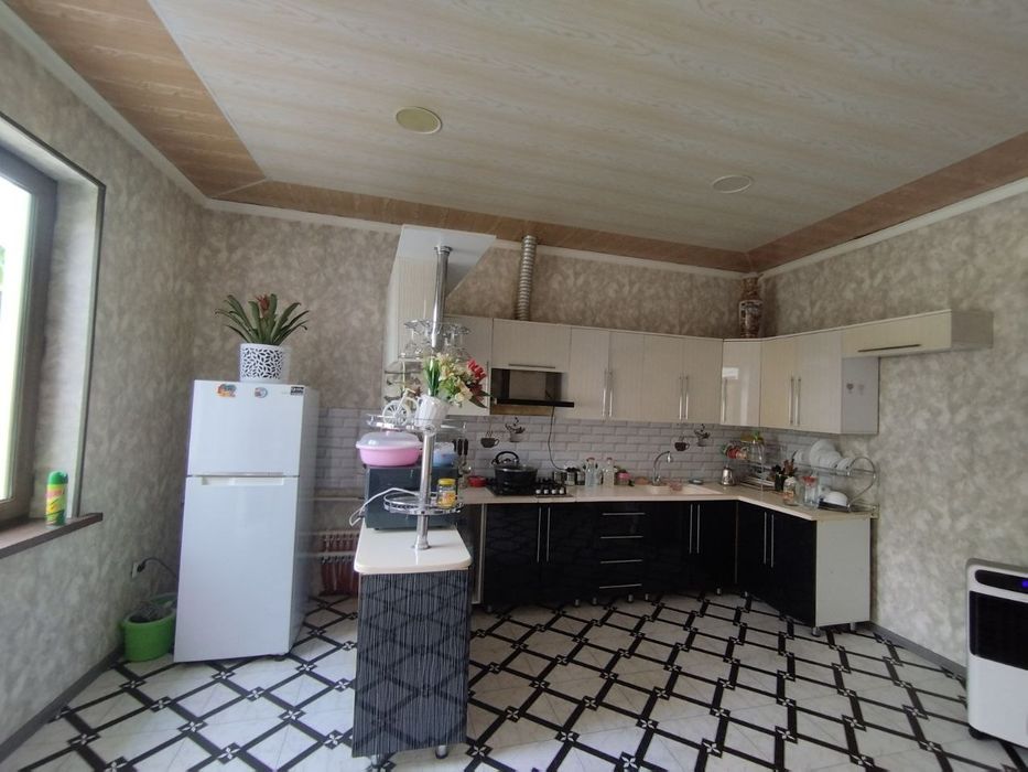 Sergeli tumani Qum ariq mahalla 5.5 sotix 5 xona