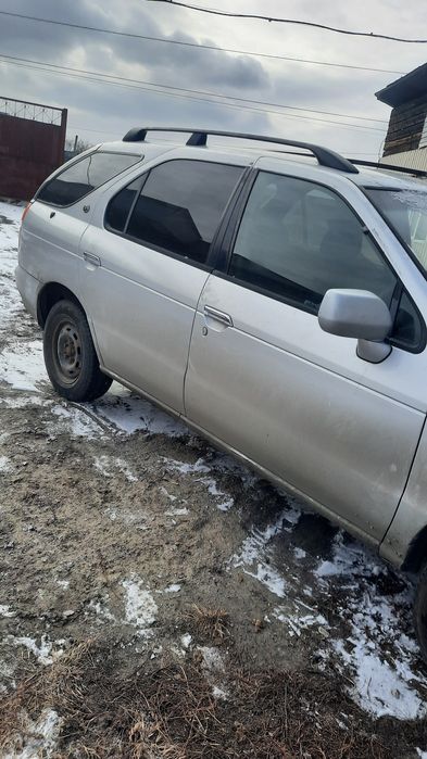 Продам машину нисан