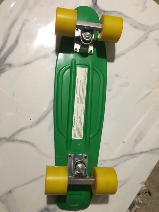 Penny board si role cu echipament de protectie