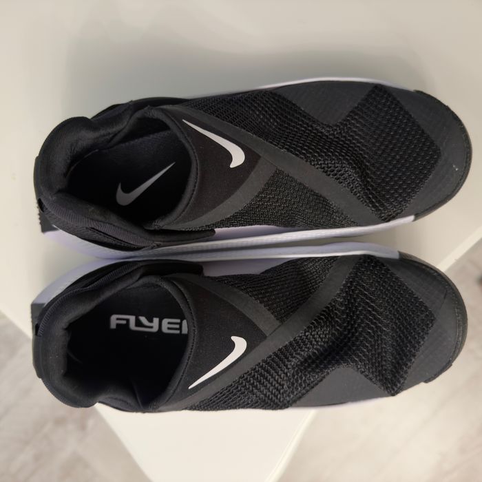 Кроссовки Nike без шнурков