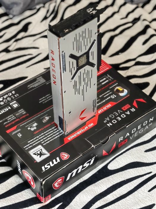 Placa video Radeon  RX Vega 64
