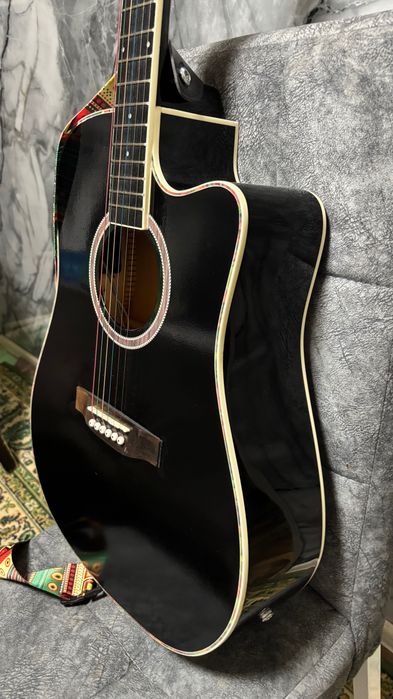 Гитара электроакустическая