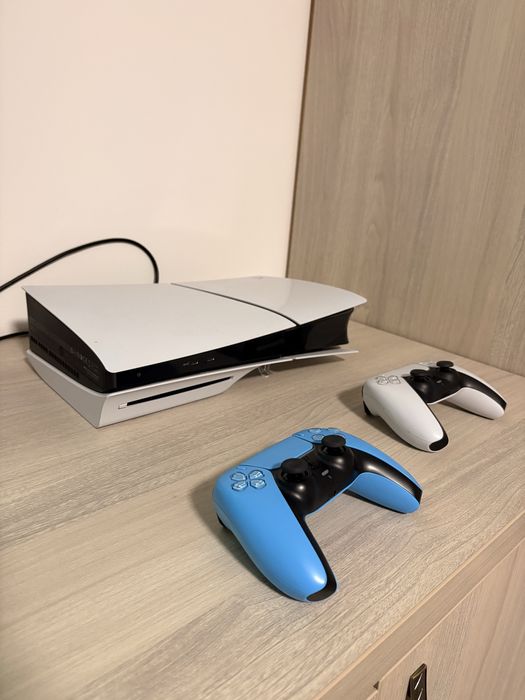 Vand PS 5 silm cu disk. Ofer 2 manete si 8 jocuri