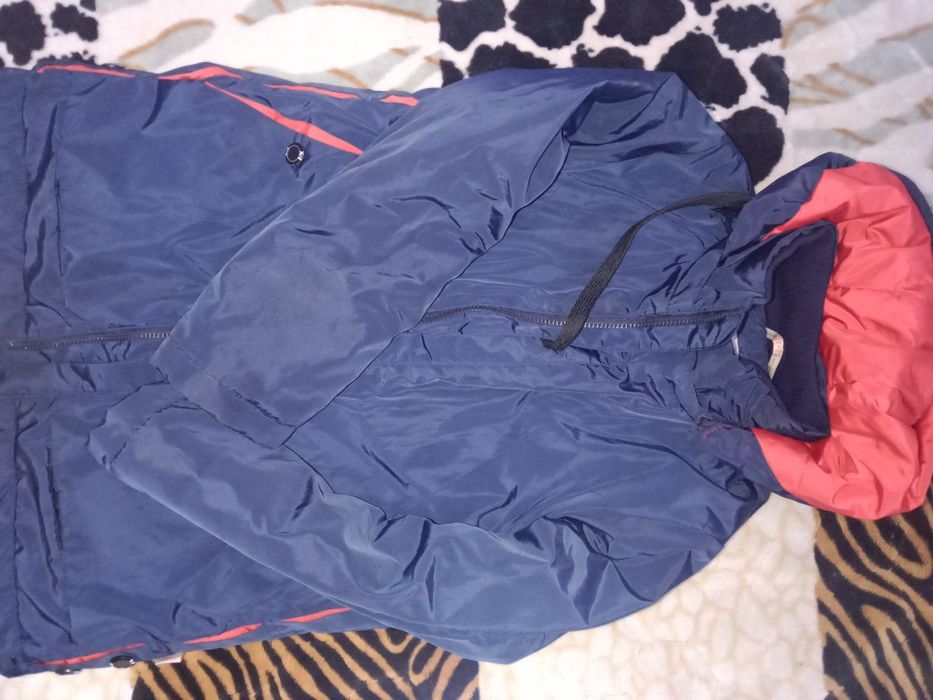 Продам детскую теплую куртку