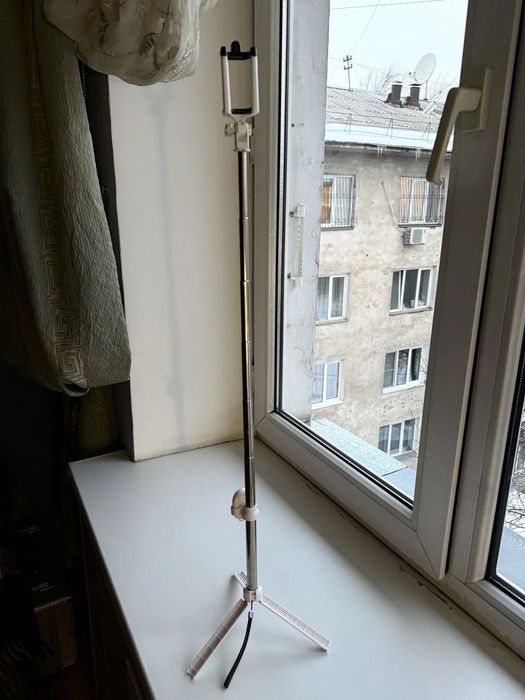 Многофункциональная селфи-палка штатиф Bluetooth