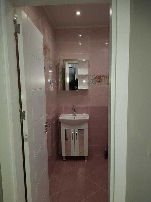 Дава се под наем Двустаен апартамент в Бургас, Център - 60 кв.м за 408 € - Снимка #4