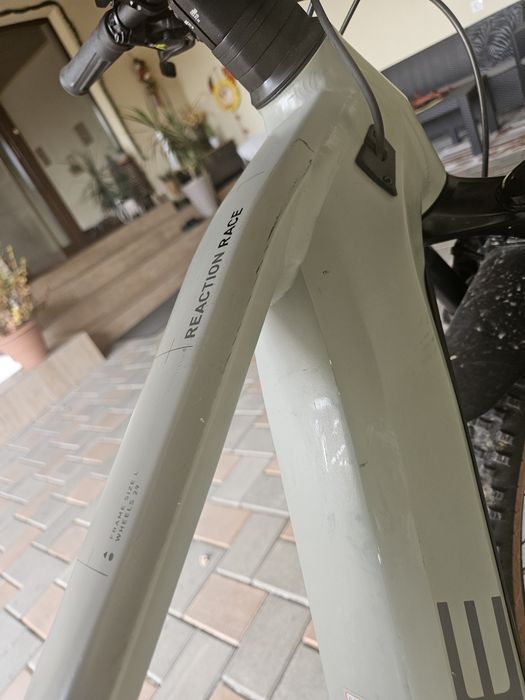 Bicicleta electrica Cube reaction race 625