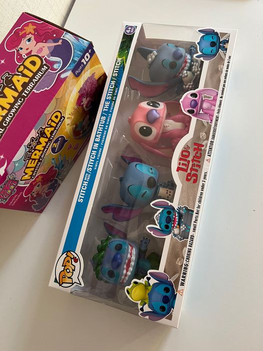 Лот играчки - фигурки и касичка Стич, Stitch, бутилка за вода, креативен комплект сфера с русалка