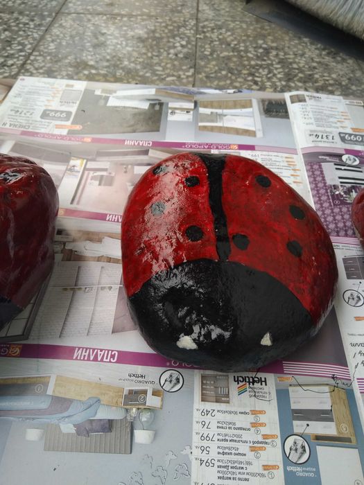 Камък (градински) за декорация. Калинки, пчели и ягоди