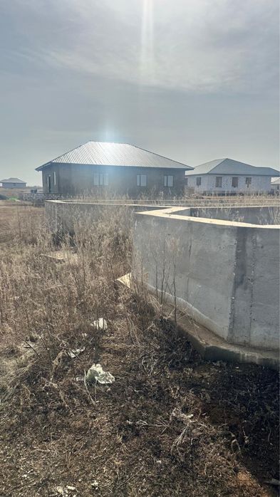 Жер сатылады, фундамент құйылған. Бағасы келісеміз