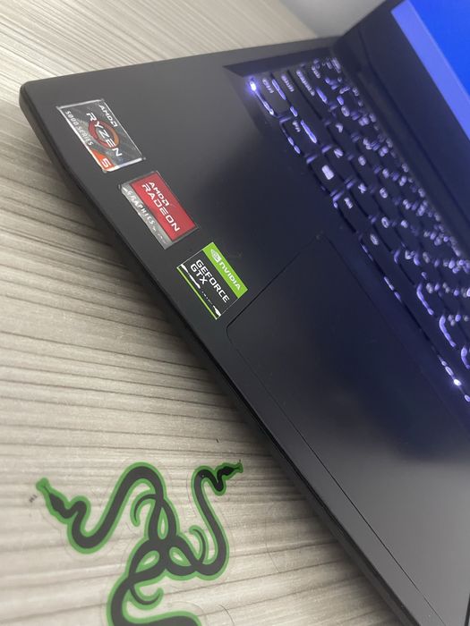 Laptop Gaming+tastatura si mouse.