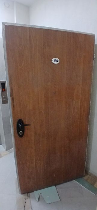 Дверь входной не дорого б/у