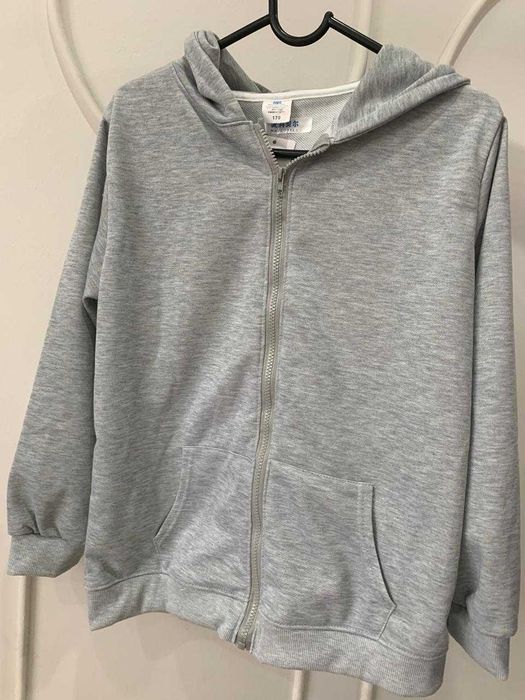 Срочно продам кофточки ,