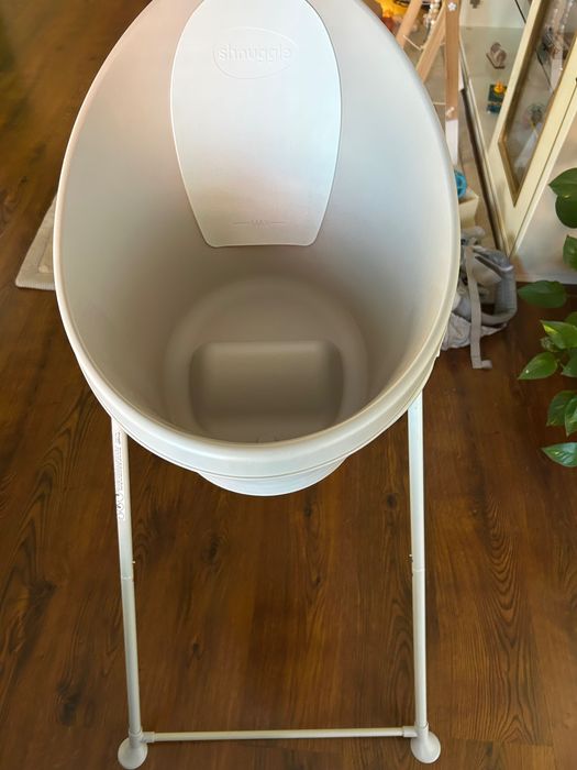 Snuggle вана със стойка