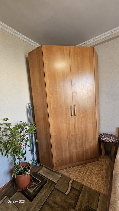 Шкаф угловой плательный