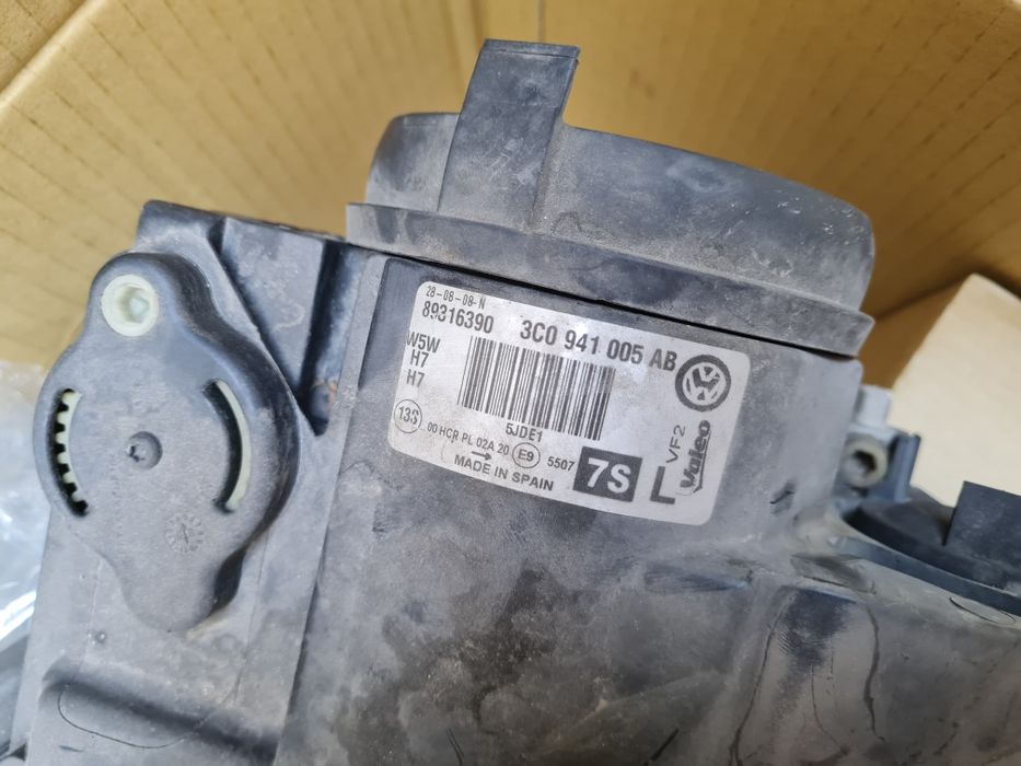 Оригинални фарове за VW Passat b6