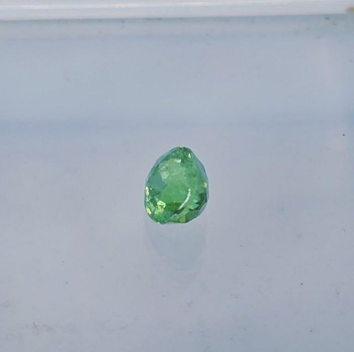 Demantoid natural 0.88ct cu certificat IGI
