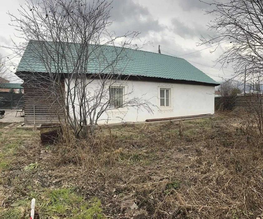 Продам благоустроинный дом в центре города .