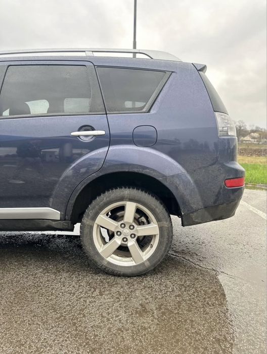 Mitsubishi Outlander 2