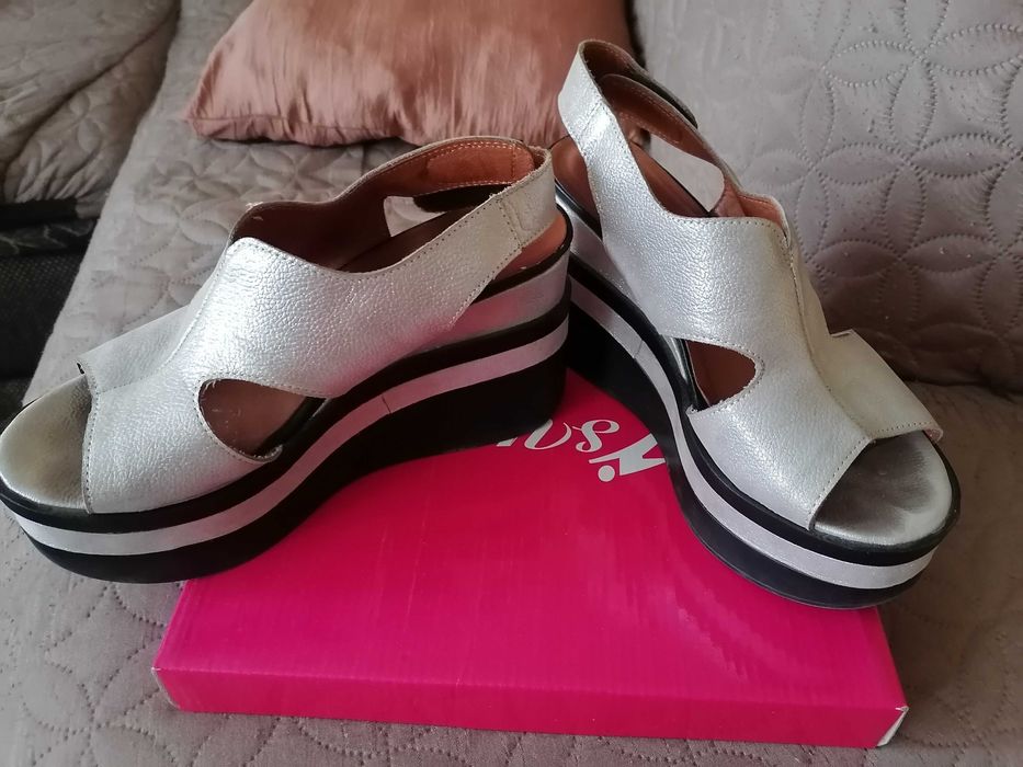 Дамски обувки 39номер,естествена кожа на фирма Гранд мода.