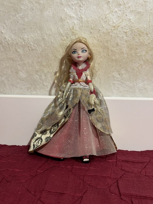 Апъл Уайт, Mattel Ever After High Thronecoming Apple White doll