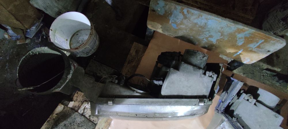 Продам фары мазда кронос