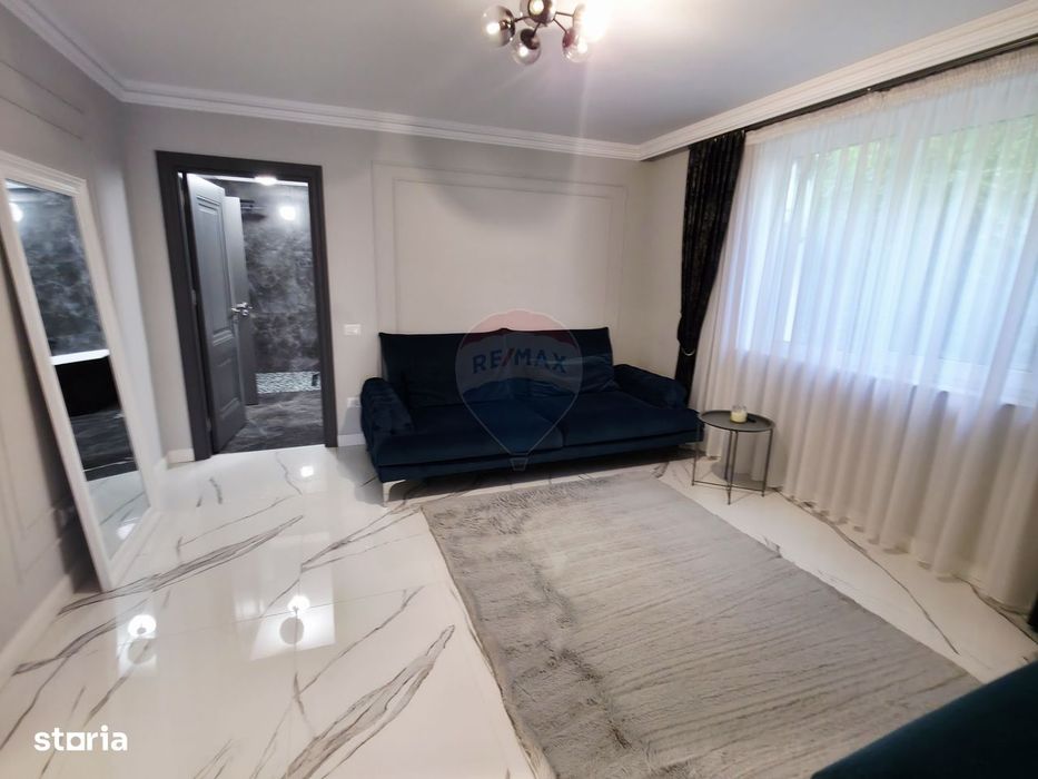 Apartament cu 5 camere de vânzare în zona Precista