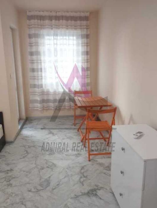 Боксониера -обзаведена -Младост