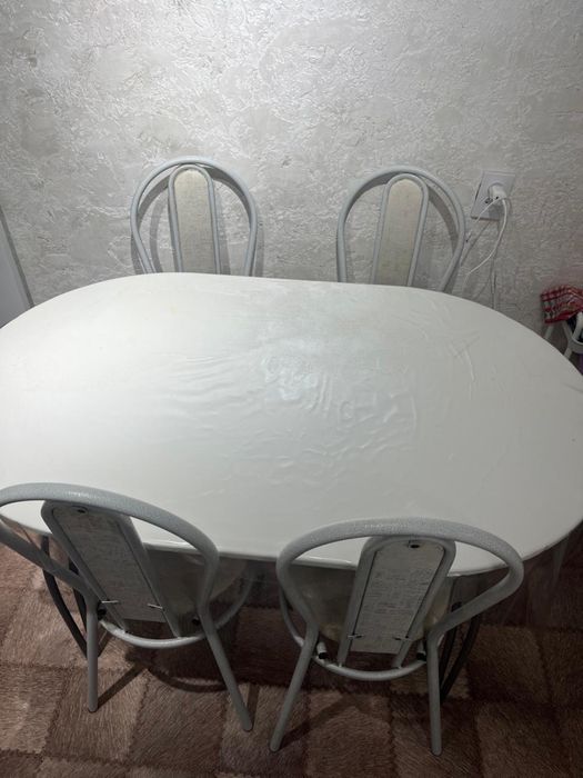 Продам обеденый стол