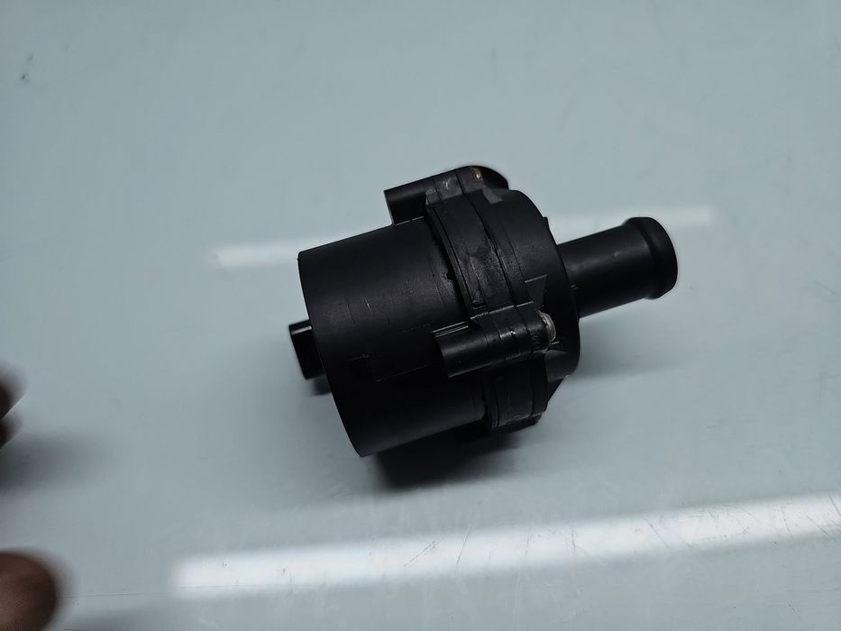 Pompa recirculare apa Volkswagen Tiguan II (AD1, AX1) [2016-2018] 5Q09