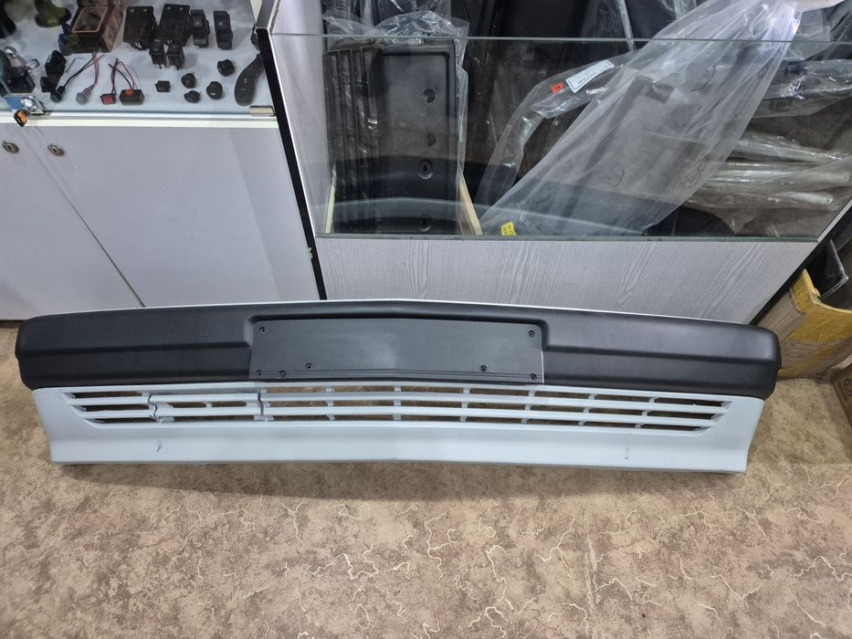 Бампер передний Мерседес 190, 124