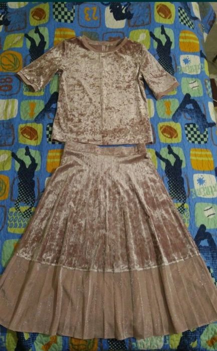 Плессированная юбка с блузкой