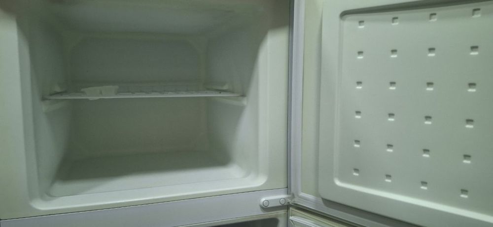 Холодильник сотилади