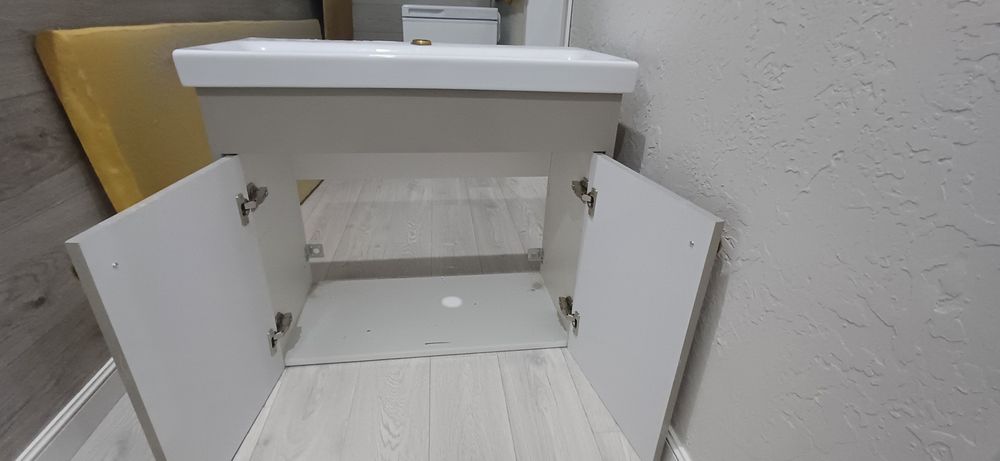 Продам тумбу навесную