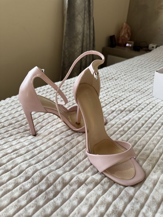 Официални обувки с ток