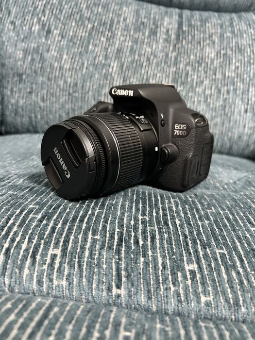 Canon 700D cu factura de achizite plus accesorii