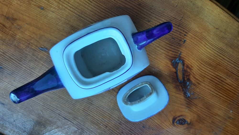 Продам чайник(Гжель)