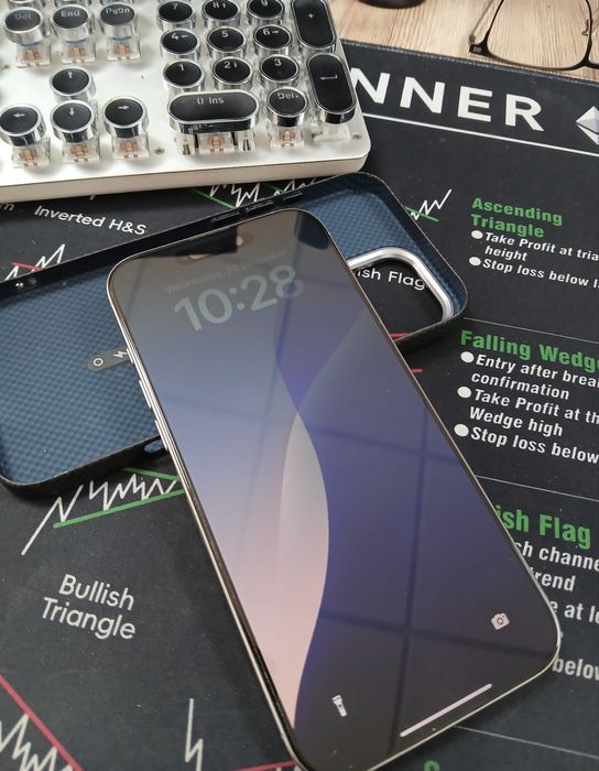 16 Pro Max  natural titan 256gb