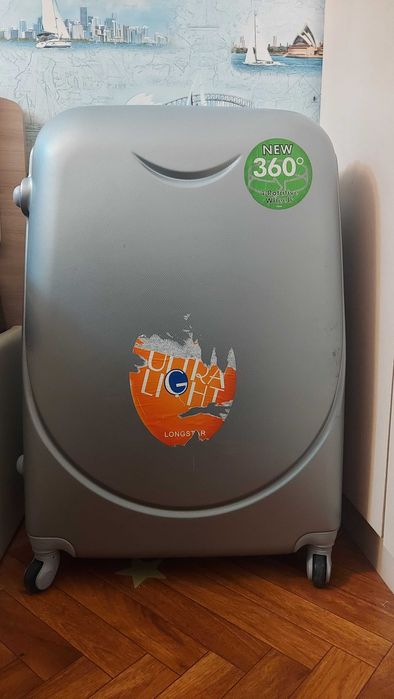 Чемодан на колесиках