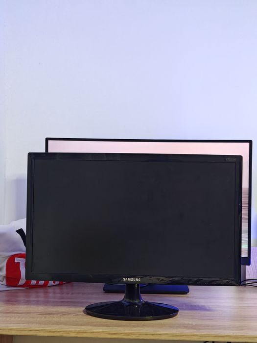 Монитор Samsung 22-инчов с HDMI кабел