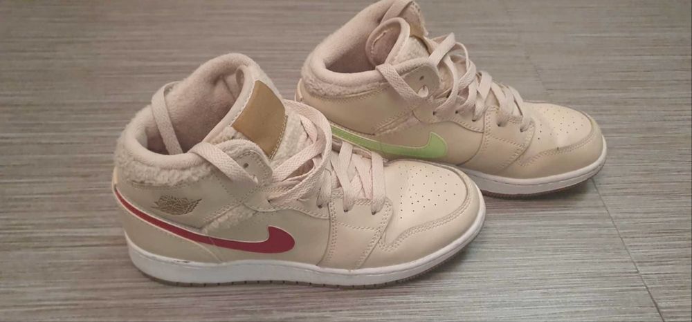 Nike Air Jordan 1 Mid GS Fleece Pearl White размер 38,5