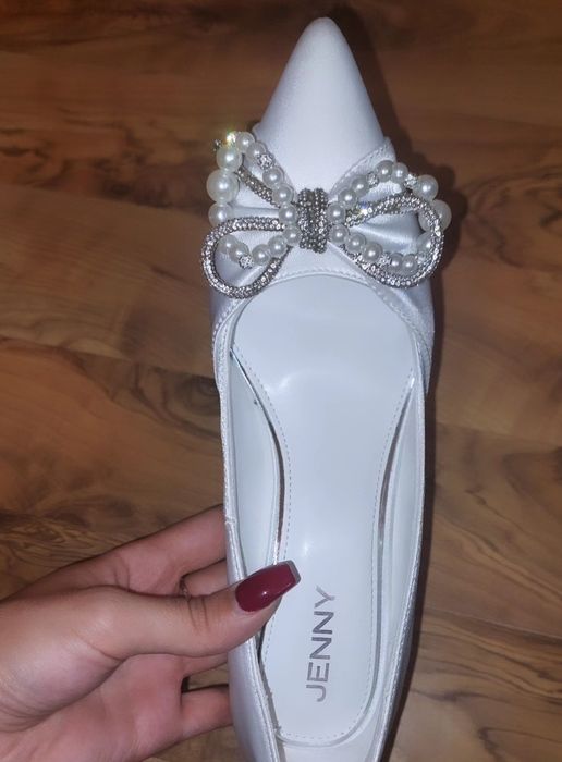 Дамски официални сатенени обувки с перли